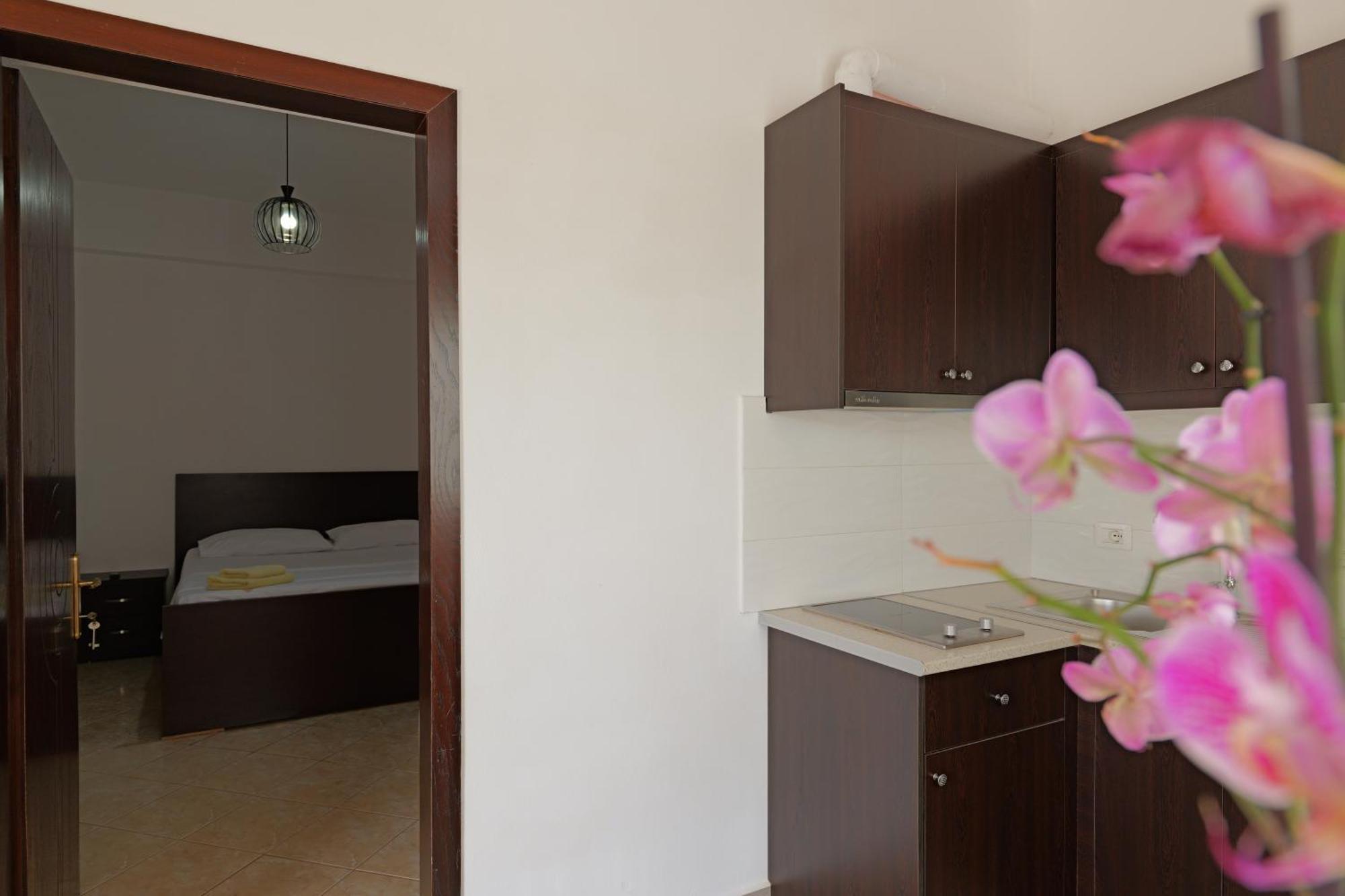 Brahimi Guest House Ksamil Exteriör bild