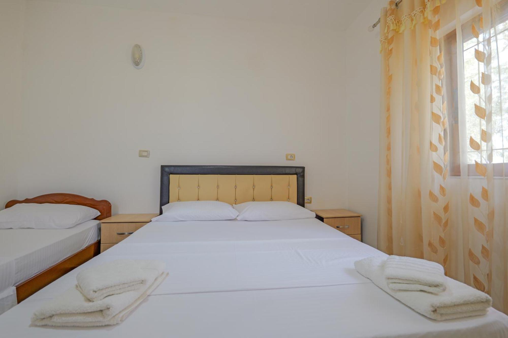 Brahimi Guest House Ksamil Exteriör bild