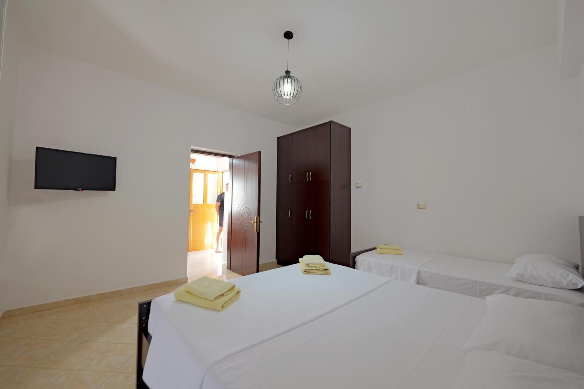 Brahimi Guest House Ksamil Exteriör bild