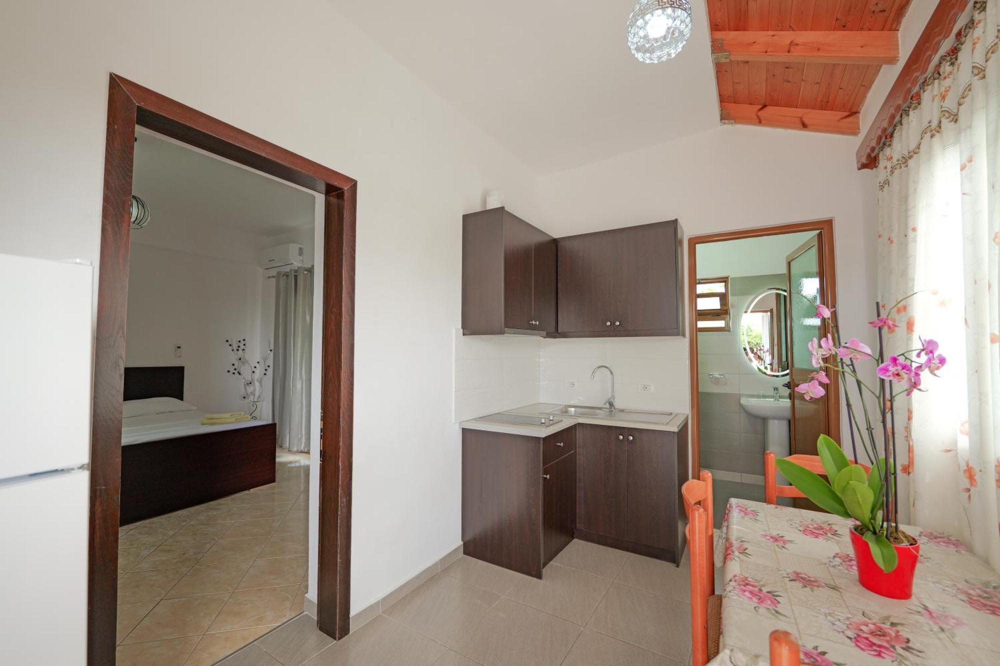 Brahimi Guest House Ksamil Exteriör bild