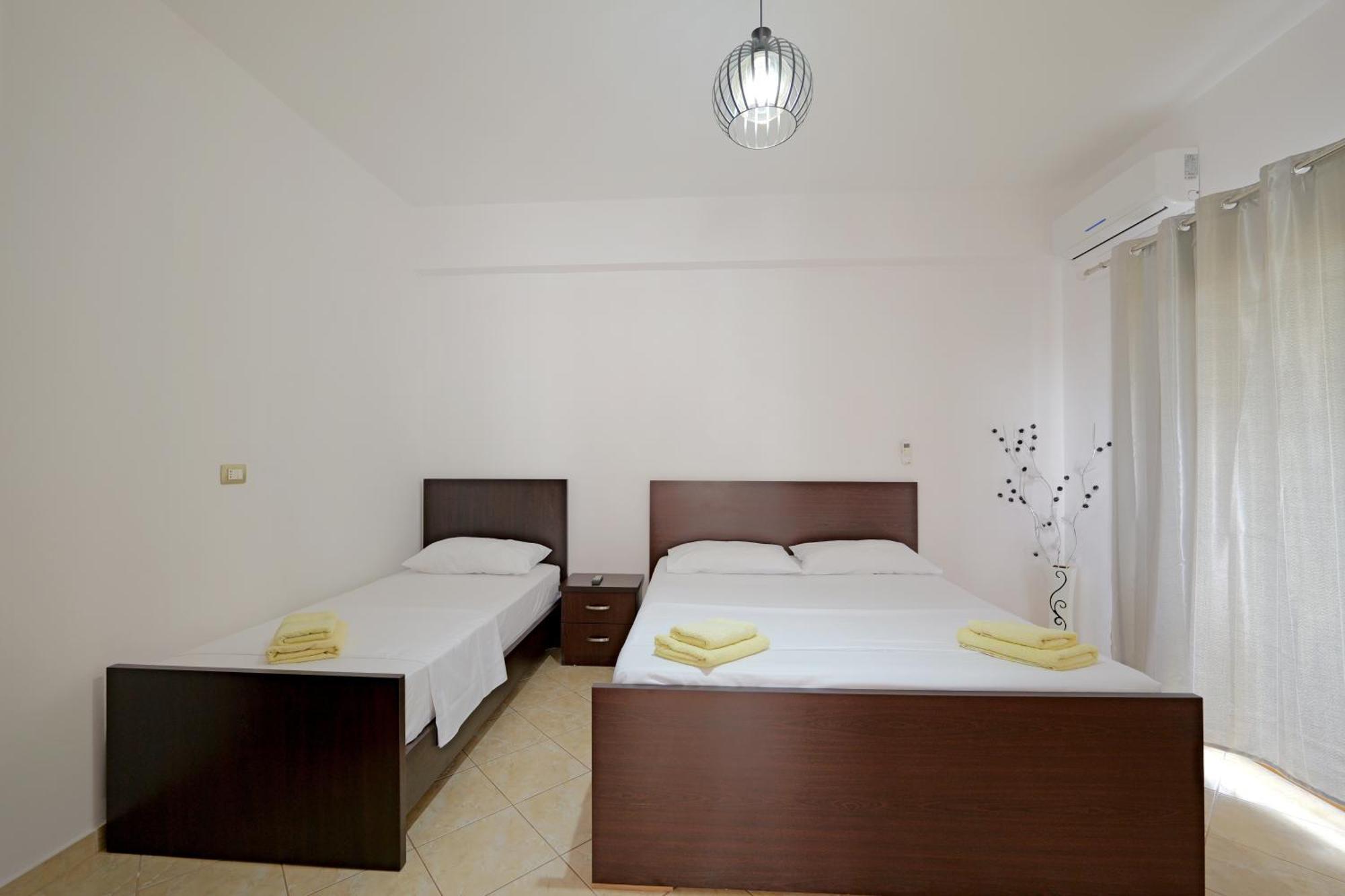 Brahimi Guest House Ksamil Exteriör bild