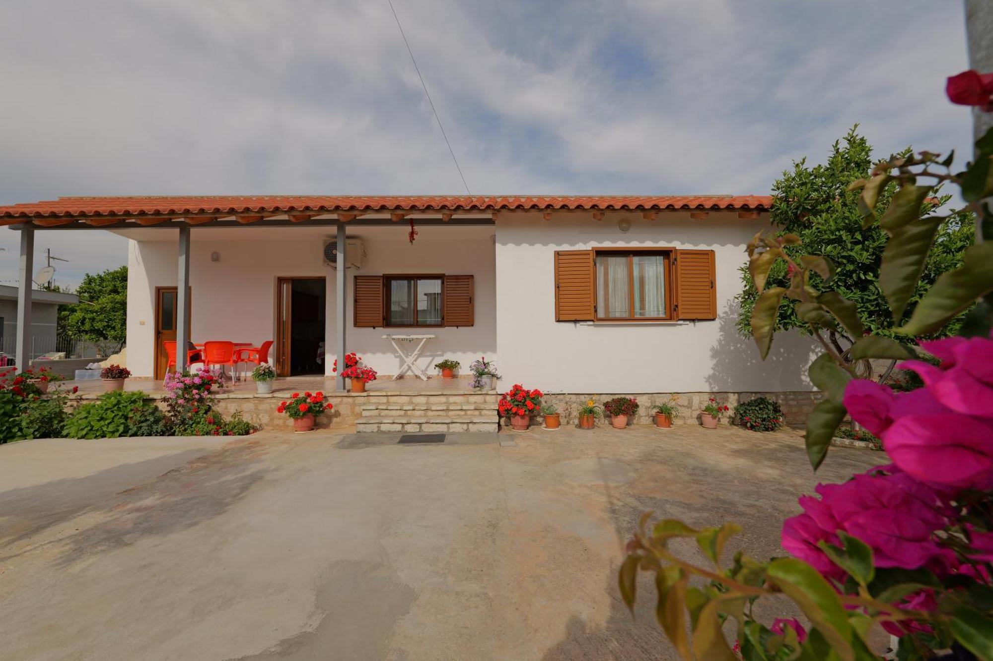 Brahimi Guest House Ksamil Exteriör bild