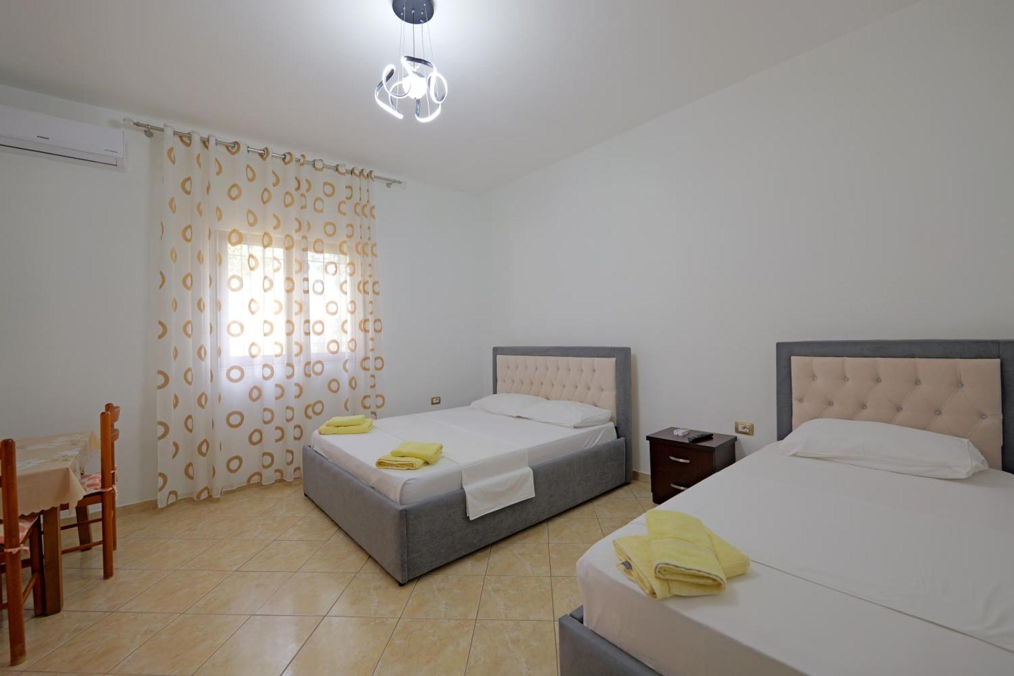 Brahimi Guest House Ksamil Exteriör bild