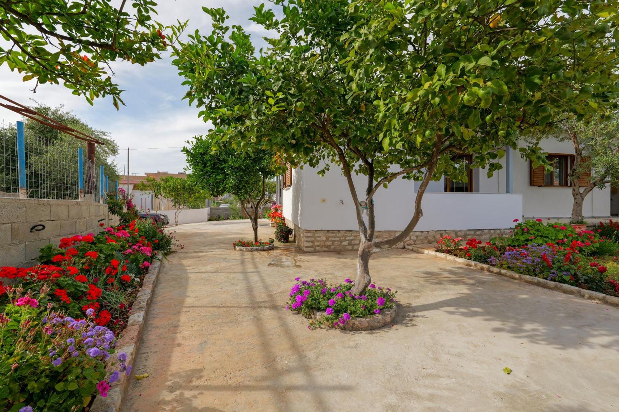 Brahimi Guest House Ksamil Exteriör bild