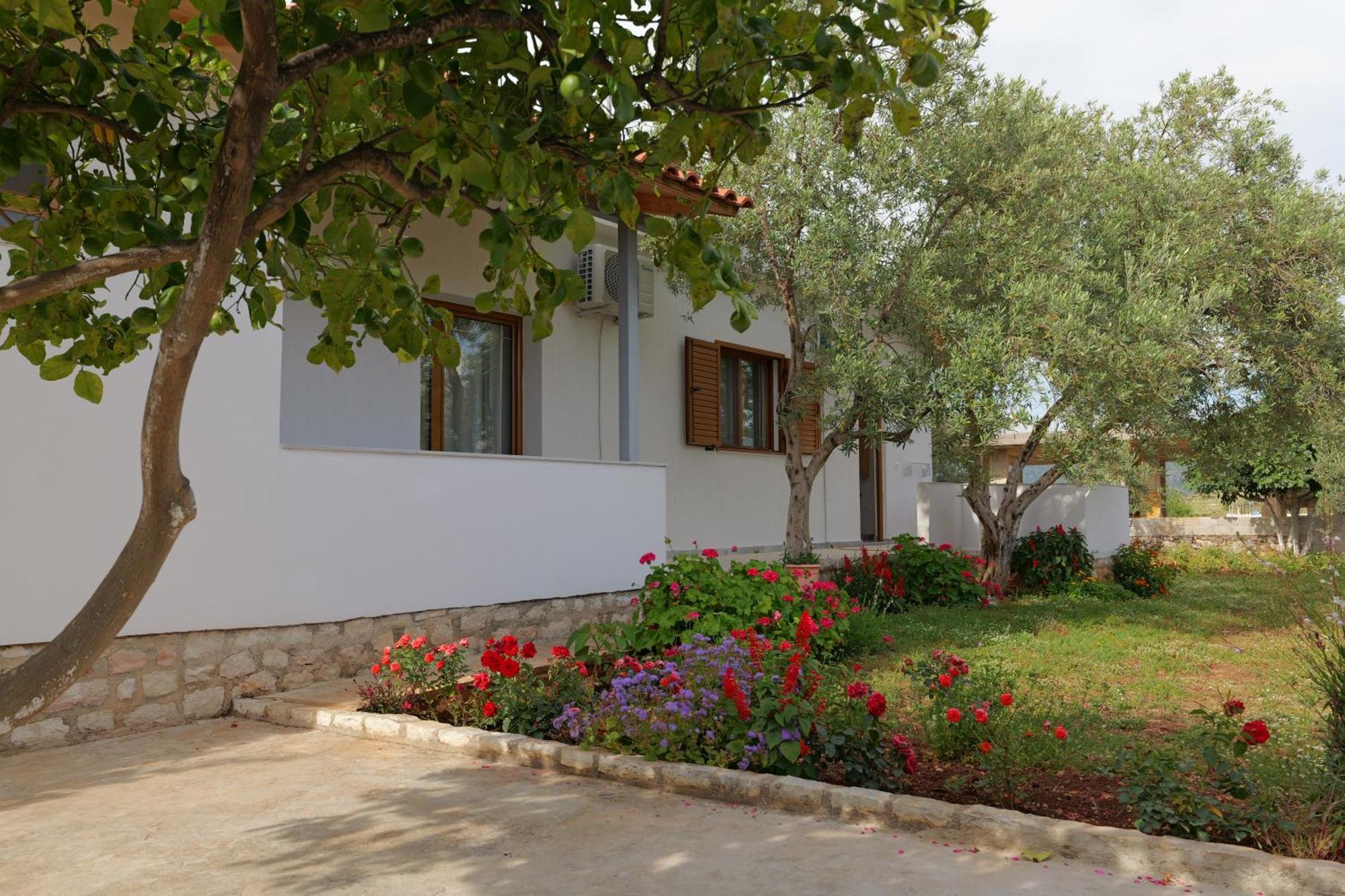 Brahimi Guest House Ksamil Exteriör bild